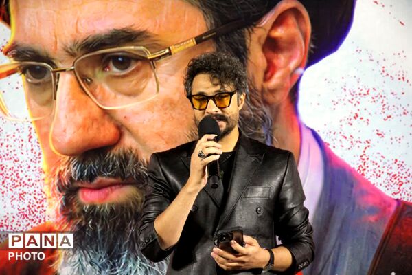 هنرمندان پای کار انقلاب