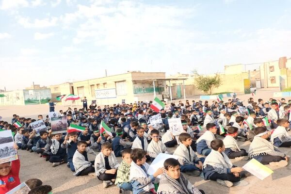 نواختن زنگ هفته بسیج در مدارس شهرستان بهبهان