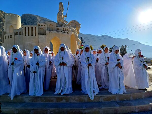 جشن تکلیف و آغاز بندگی و عبودیت، دختران زرقانی 