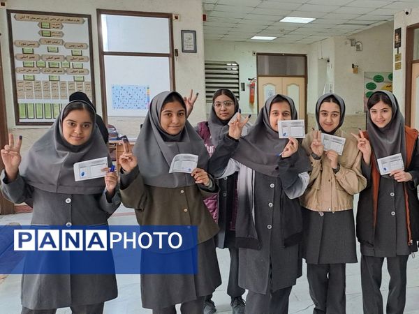 انتخابات شورای دانش آموزی در دبیرستان دخترانه ۱۳ آبان