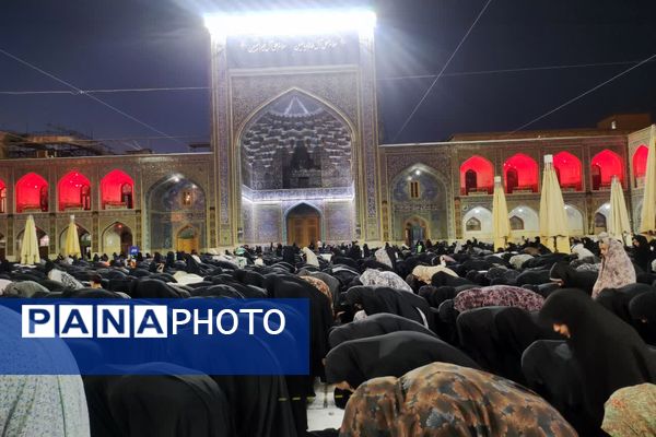 برگزاری نماز جماعت در حرم مطهر امام رضا (ع)