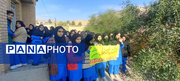 بازدید دانش‌آموزان هلیلانی از کتابخانه عمومی این شهرستان