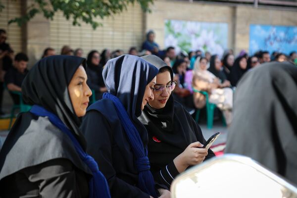 جشن شکوفه‌ها در مدرسه ندای اسلام اصفهان