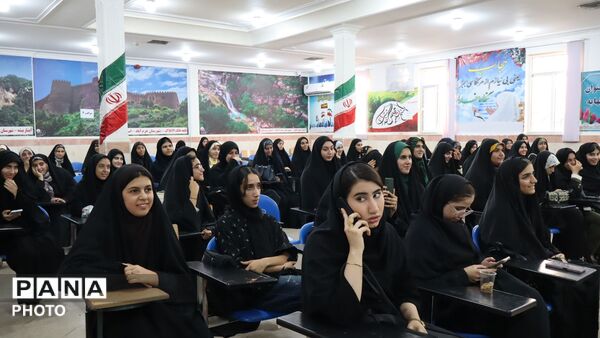 اردوی یک‌روزه «طلایی‌داران انقلاب» در مدرسه بهشت آیین  خرم‌آباد
