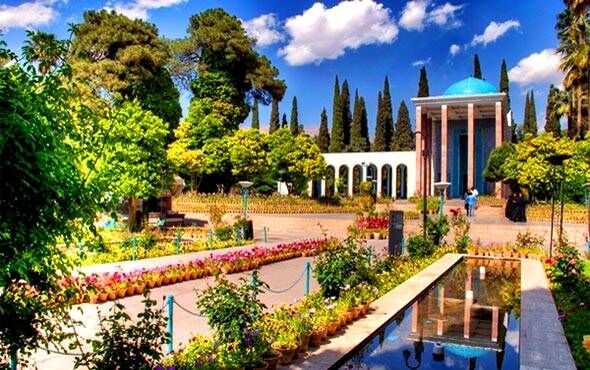 سعدی هویت ما را شکل داده و در زندگی‌مان جاری است