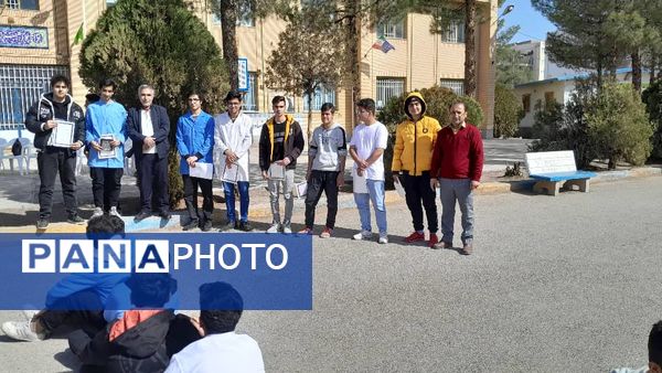 تقدیر از رتبه های برتر علمی-آموزشی، قرآنی، فرهنگی، ورزشی و هنری هنرستان شهید دیواندری سبزوار