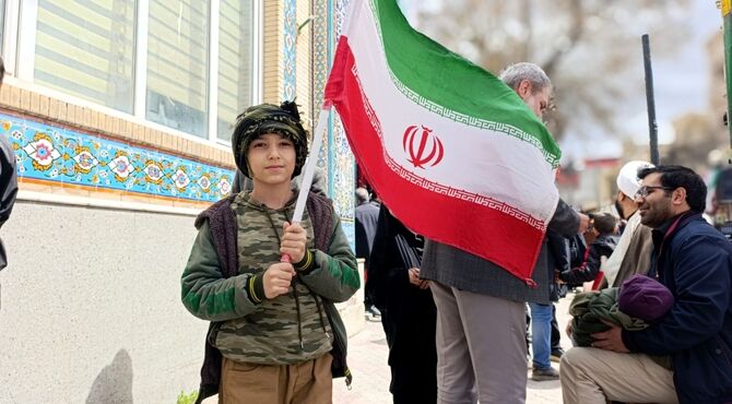 تجمع سوگوارانه مردم اهر در چهلم شهدای قائد امت و دانش‌آموزان میناب