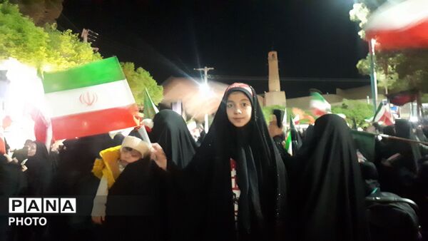 حضور پرشور پیشتازان سازمان دانش‌آموزی ابرکوه در تجمعات شبانه