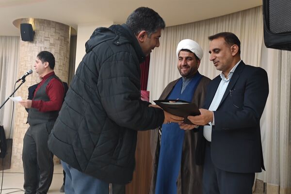 آیین تجلیل ازخادمین مراسم اعتکاف دانش‌آموزی