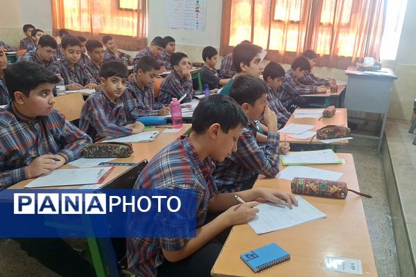 آغاز آزمون هماهنگ پایه ششم ناحیه ۳ شیراز 