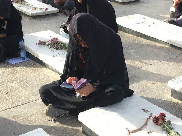 برپایی مراسم دعای عرفه در گلستان شهدای اصفهان