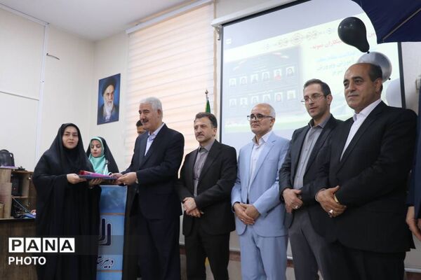 «سپاس معلم» در تبریز؛ آیین تجلیل از معلمان نمونه ناحیه یک با حضور فرماندار 