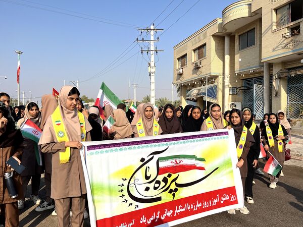 فین غرق در عطر فاطمی همزمان با روز دانش‌آموز