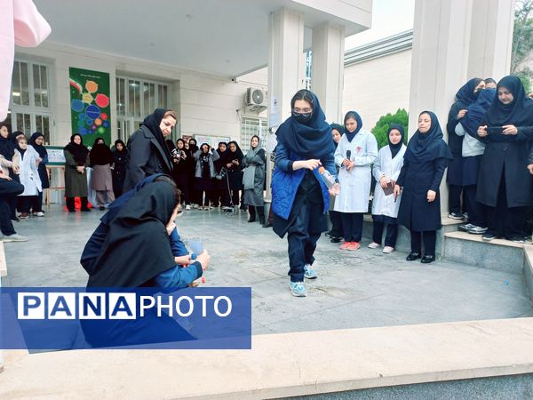 نمایشگاه دست‌سازه در دبیرستان مصلی نزاد حضرت زهرا(س) ناحیه سه