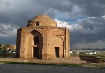 چهار طاقی تیموری، بنایی تاریخی در دل شیروان