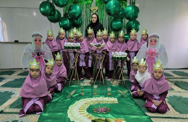 جشن قرآن پایه اول در دبستان دخترانه امام هادی (ع)