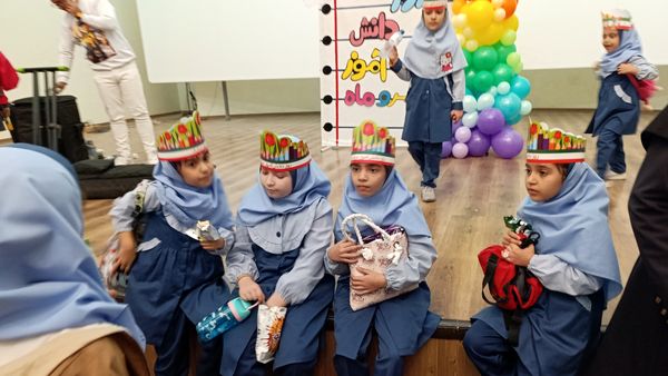 برگزاری جشن روز دانش آموز در مدرسه مهر و ماه آشخانه  