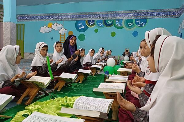 برگزاری محفل انس با قرآن کریم در دبستان ستایش شهریار