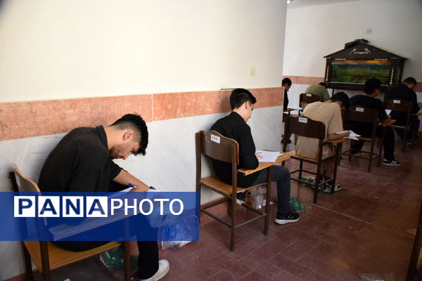 رقابت داوطلبان کنکور رشته تجربی در دانشگاه قم