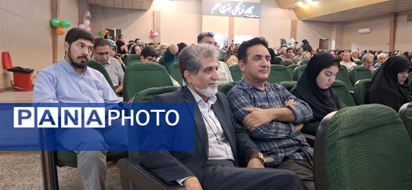 تجلیل از رتبه‌های برتر علمی فرزندان 