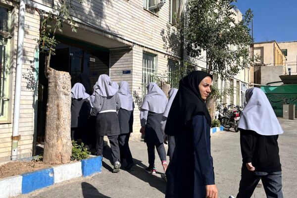 دیدار صمیمی آینده‌سازان با حافظان نظم و امنیت در کلانتری ۱۱ فیروزکوه