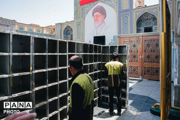 آماده‌سازی حرم مطهر رضوی در آستانه تشییع رهبر شهید انقلاب