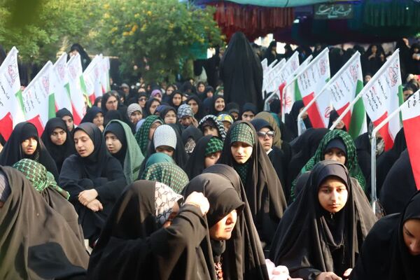 دانش‌آموزان کوهدشتی در یادمان شهدای هویزه