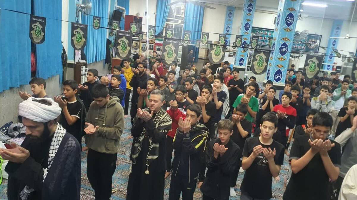 اعتکاف دانش آموزان دبیرستان علوم ومعارف شهید مطهری ره در مسجد سبحان
