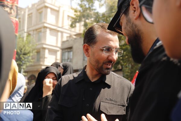 طنین «یا حسین» در مسیر دلدادگی؛ حضور پرشور جاماندگان اربعین در تهران