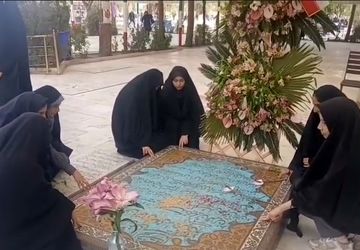 جشن دهه فجر با چاشنی یاد شهدا در دبیرستان قائمیه قم