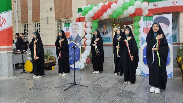 آیین زنگ مهر در دبیرستان «ذبیح‌الله هوشیار» ناحیه ۱ مشهد 