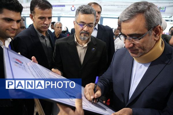 بازدید استاندار خراسان رضوی از دستاوردهای پژوهش و نوآوری در نمایشگاه مشهد