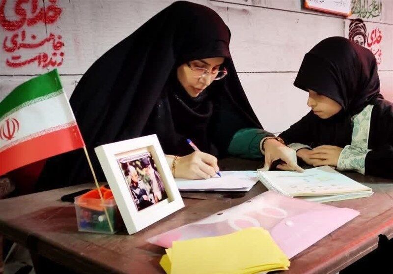 برپایی موکب آموزشی برای حمایت درسی از دانش‌آموزان در رجایی‌شهر ادامه دارد