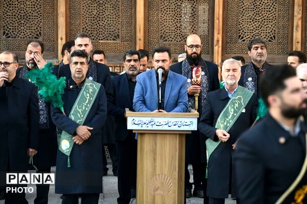 آیین اهتزار پرچم عزای سیدالشهدا (ع) در شب اول ماه محرم در حرم حضرت عبدالعظیم (ع) شهرری 