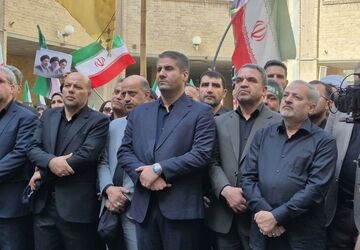 وداع دانش‌آموزان و فرهنگیان با رهبر شهیدشان