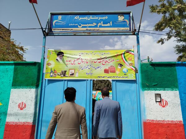 دیدار معاون پرورشی آموزش و پرورش کاشمر با کادر دبیرستان امام حسین (ع)