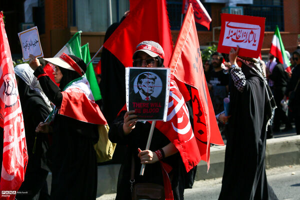 مراسم تشییع پیکر مطهر رهبر شهید انقلاب در تهران - 4