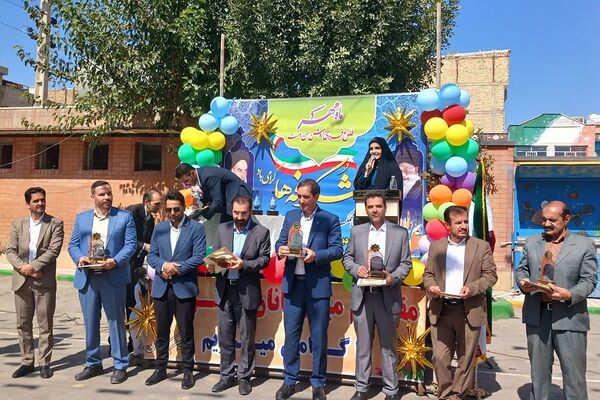 برگزاری مراسم جشن شکوفه‌ها در ناحیه دو بهارستان