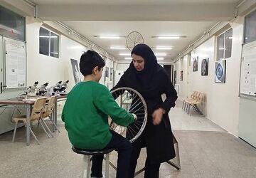 اینجا علم زنده است