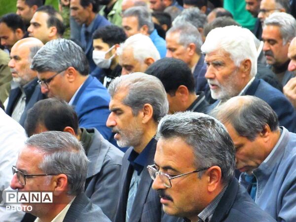 نماز جماعت همزمان با اربعین رهبر شهید انقلاب اسلامی
