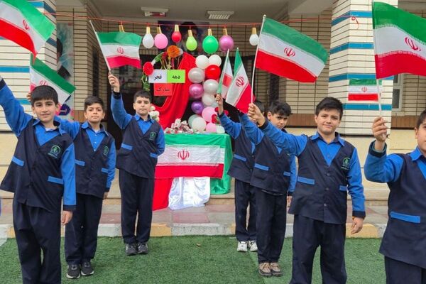 مدارس اسلامشهر یکصدا در جشن انقلاب 