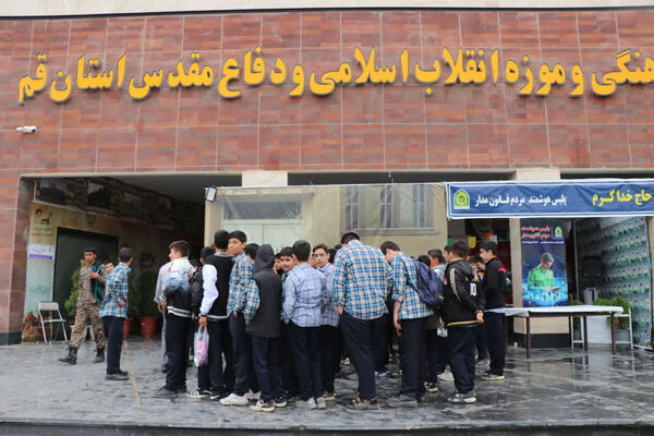 بازدید گروه‌های دانش‌آموزی از موزه دفاع مقدس قم