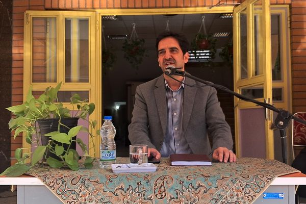 مراسم راز و رهایی؛ پنجره‌ای به دنیای دو نسل در دبیرستان نمونه‌دولتی ولایت بهارستان‌دو
