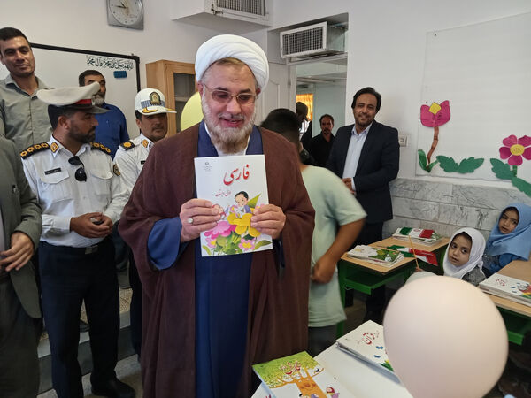 حضور مسئولان شهرستان جعفرآباد قم در دبستان حضرت زینب(س)