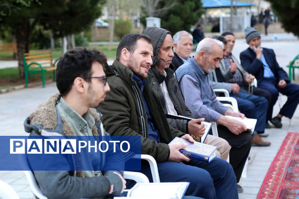 محفل جزء‌خوانی قرآن کریم در بوستان‌های قم