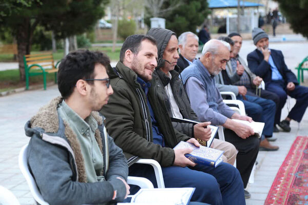 محفل جزء‌خوانی قرآن کریم در بوستان‌های قم