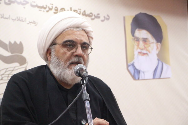 نشست معلمان شهر یزد با محسن قنبریان در یزد