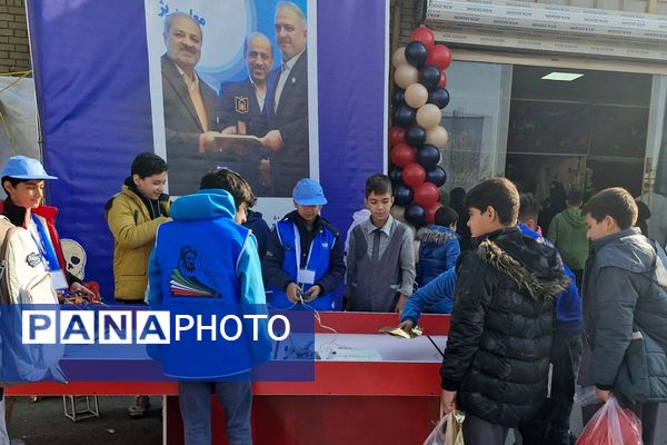 بازدید دانش آموزان ناحیه دو شهرری از نمایشگاه پژوهش اداره کل شهرستانهای استان تهران 