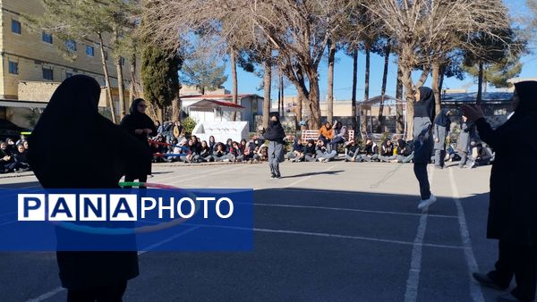 آیین نواختن زنگ انقلاب در دبیرستان حضرت معصومه(س) شهرستان خلیل‌آباد 