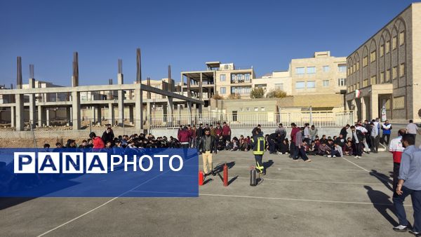 بیست‌وهفتمین مانور زلزله و ایمنی در مدارس شهرستان محلات 